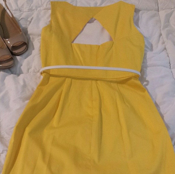 Calvin Klein yellow dress. Size 6. - Picture 4 of 7